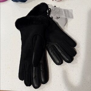 UGG Black shearling Fur-Trimmed Gloves